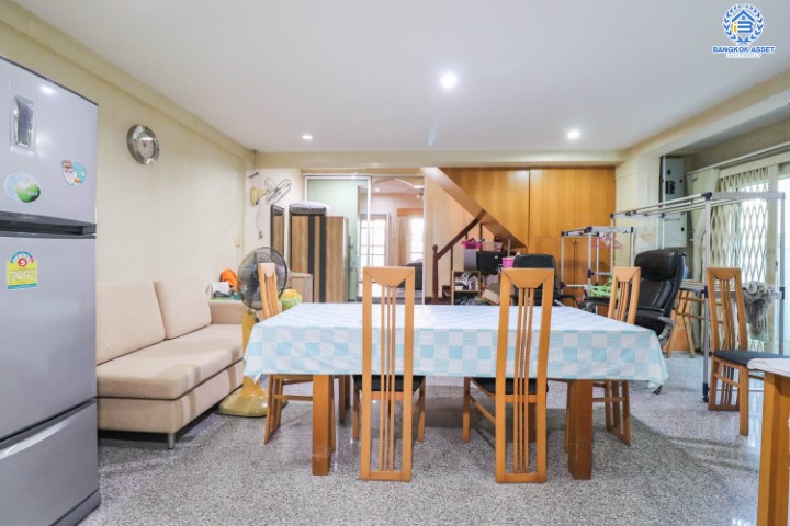 *****ทาวน์เฮ้าส์ 3 ชั้น มือสอง พร้อมอยู่ ม.ศุภารมย์ แจ้งวัฒนะ-ปากเกร็ด หลังมุม เนื้อที่ 31.4 ตร.ว. ฟังก์ชัน 3 ห้องนอน 3 ห้องน้ำ  2 ที่จอดรถพื้นที่ใช้สอย 200 ตร.ม. แถมฟรี เครื่องปรับอากาศ 4 เครื่อง, เครื่องทำน้ำอุ่น 3 เครื่อง และ เครื่องดูดควัน 1 เครื่อง บนทำเลดีที่สุด! เชื่อมต่อถนนหลายเส้น ใกล้เซ็นทรัลแจ้งวัฒนะ ทางด่วน "แจ้งวัฒนะ" และเมืองทองธานี